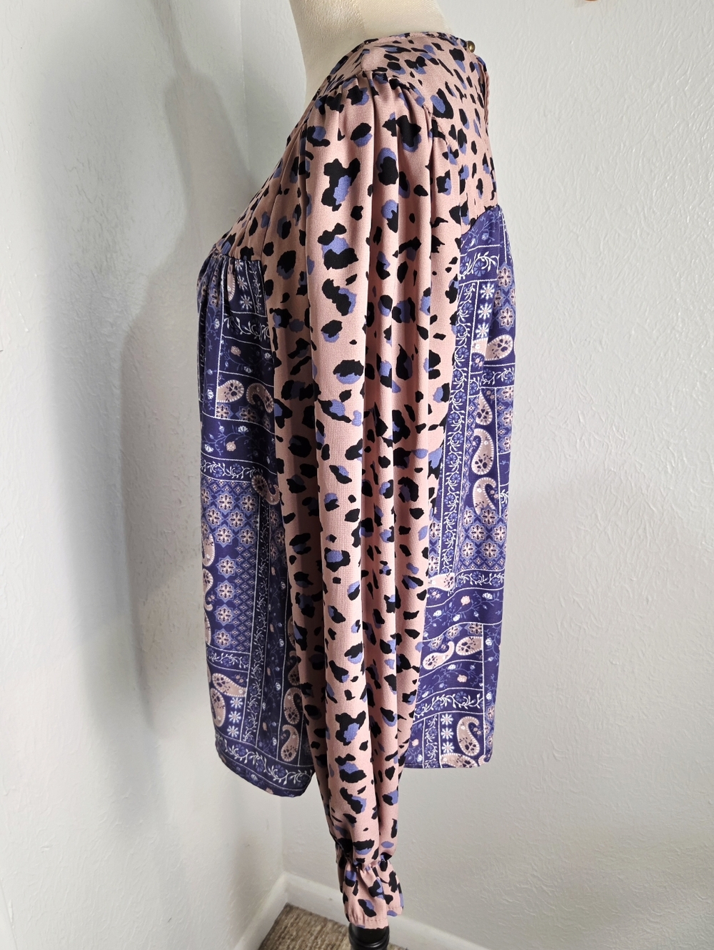 Andre'e by Unit Paisley & Leopard Print Blouse, Balloon Sleeves  Size Medium - Picture 8 of 11